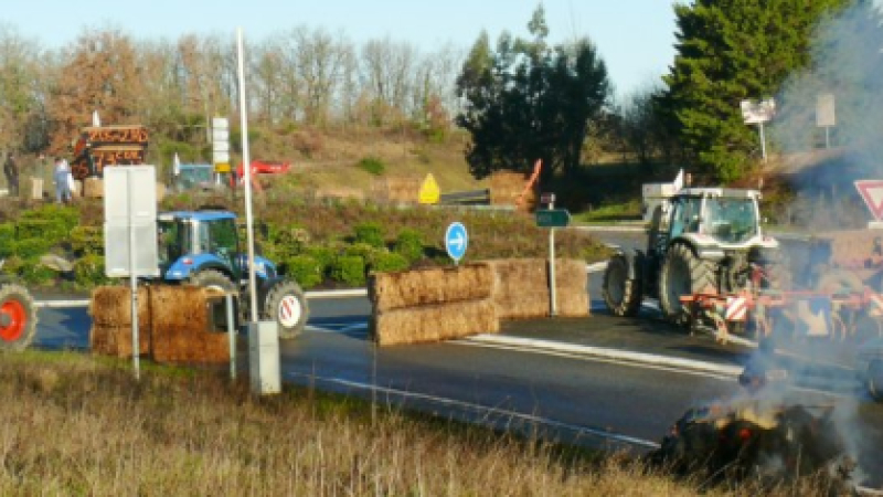 Paralysie des grands axes routiers menant sur Auch