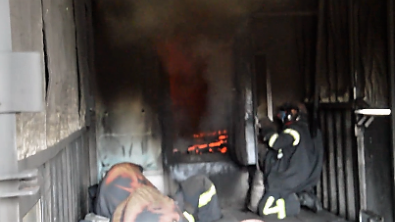 Les internes en médecine découvrent le caisson de feu 