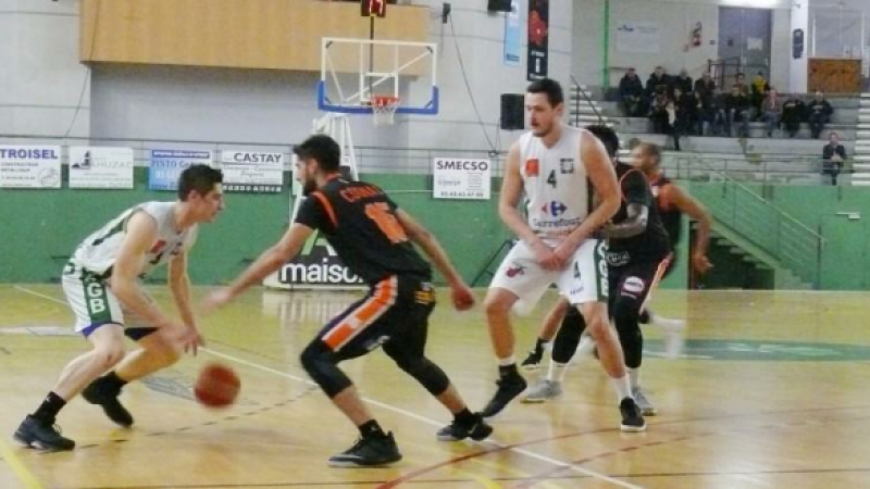Basket-Ball NM 2 : Le VCGB tient le leader Cognac en échec ... en première période