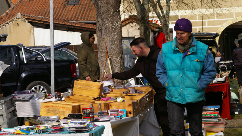 Vide-Grenier sous la fraîcheur dimanche
