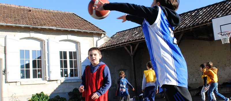 Basket. Les clubs invitent les écoles