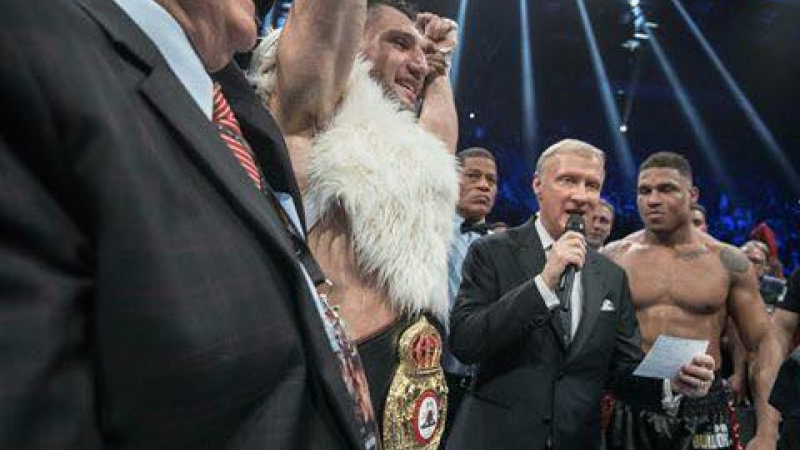 Boxe : Le Toulousain Arsen Goulamirian champion du monde WBA