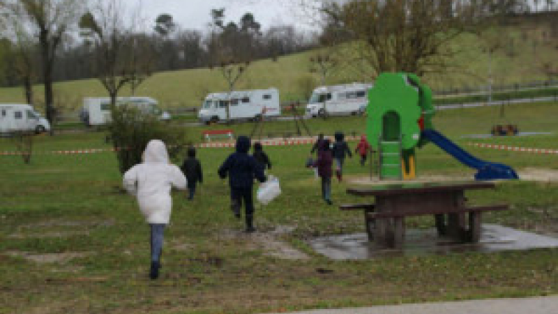 57 enfants à la cueillette des œufs de Pâques