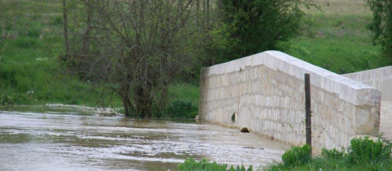 la rivière de l'Osse déborde au pont de Lartigue