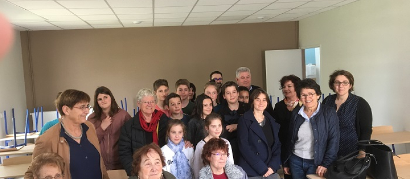 Au collège de Fleurance, le Conseil Départemental fait manger ensemble collégiens et personnes âgées