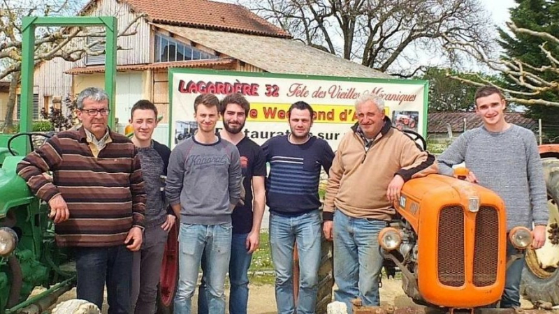 Les vieux tracteurs en exposition
