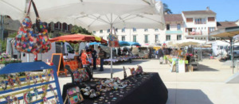 Le premier marché sur la place Armagnac