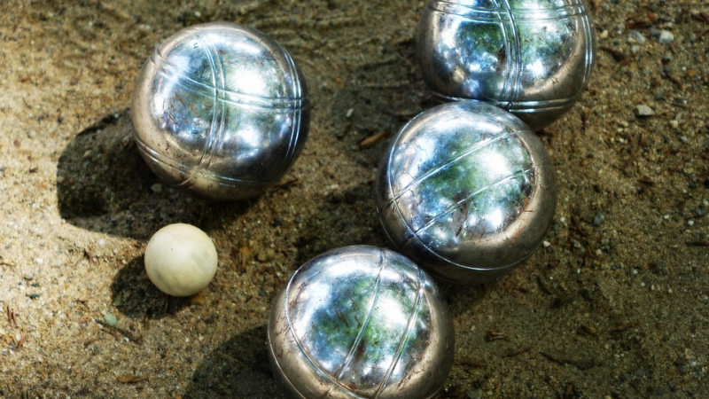 Remise de maillots du club de pétanque