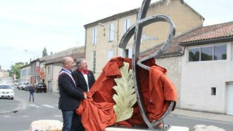 La sculpture du trophée de la Palme d'or inaugurée