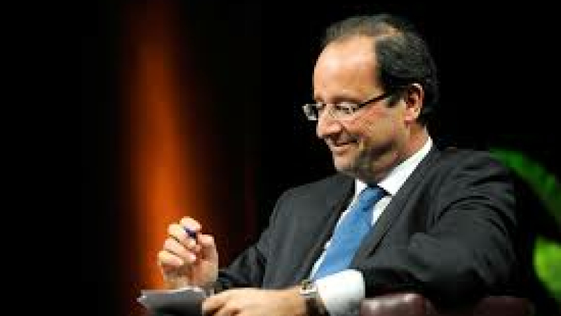 François Hollande en tournée promotionnelle