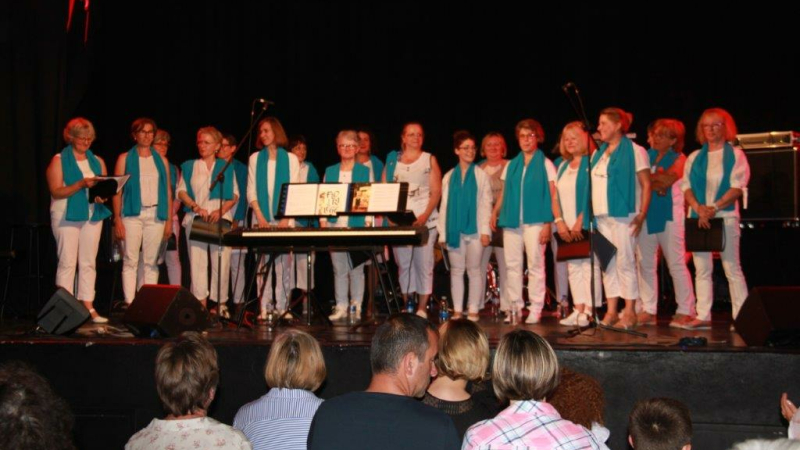 la MJC locale recevait sa chorale pour un spectacle