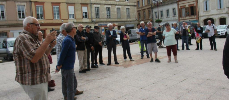 manifestation de retraités dans la commune