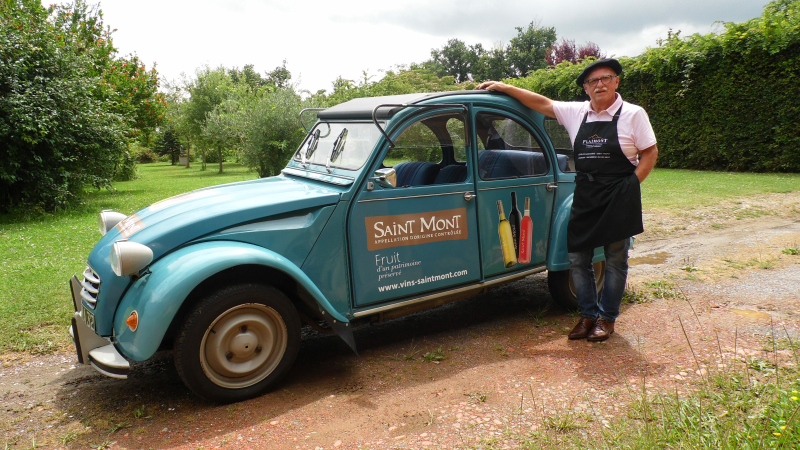 Ambassadeur motorisé à l'ancienne du Saint-Mont 