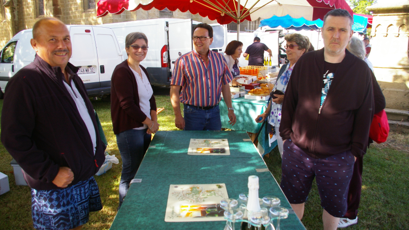 Cinq producteurs  au parc de l'église le 14 juillet