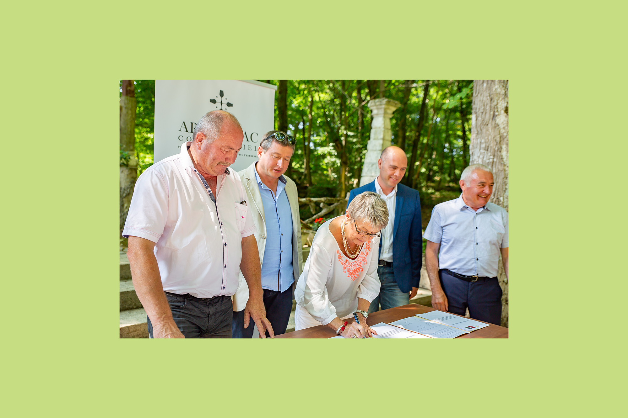 Signature par Elisabeth Dupuy-Mitterrand Patrick Farbos Alain Desprats Jérôme Delord et Robert Frairet