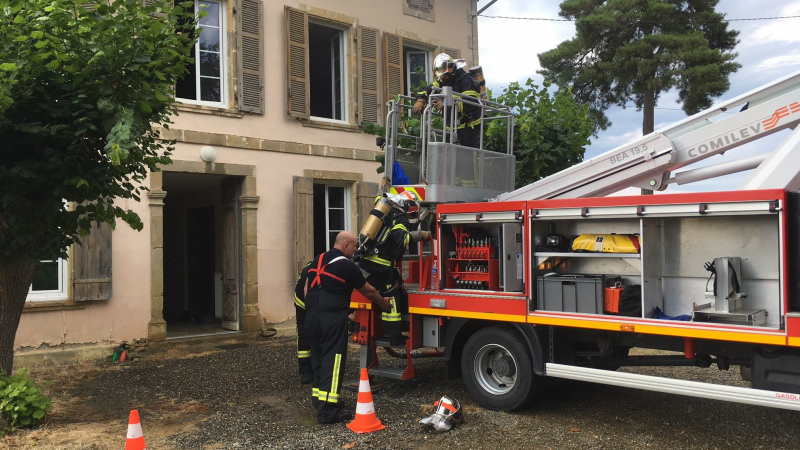 La foudre frappe une maison 