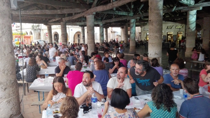 Une équipe «Foyer Rural» heureuse du 2ème marché gourmand