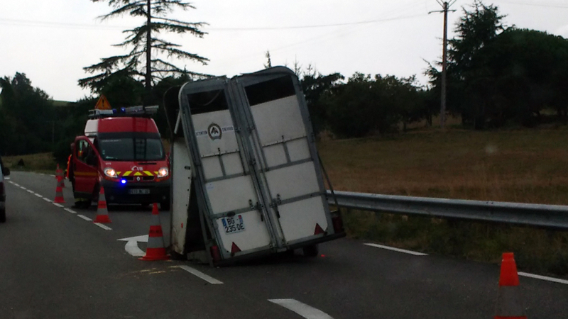 Collision entre un van et un véhicule de tourisme