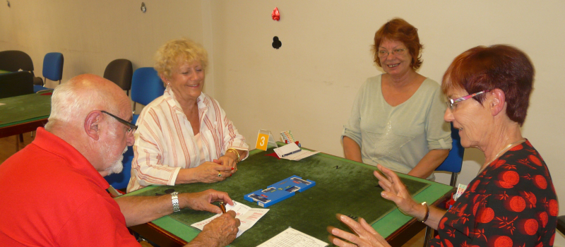 Assemblée générale du club de bridge.