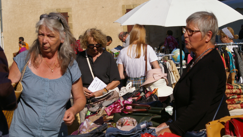 Le vide-grenier foire à tout de Beaumarchès 