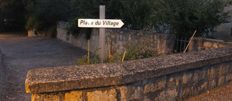 Conseil municipal : réfection de la place en enrobé coloré !