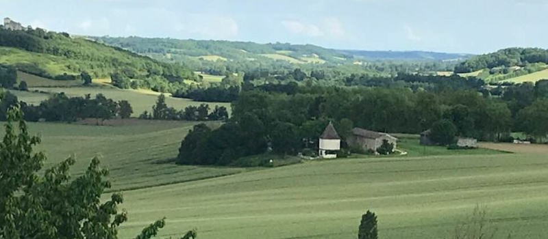 Une intéressante conférence accompagnée de belles photos sur les paysages du Gers dans la salle municipale à la Mairie 