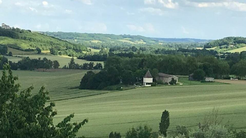 Une intéressante conférence accompagnée de belles photos sur les paysages du Gers dans la salle municipale à la Mairie 