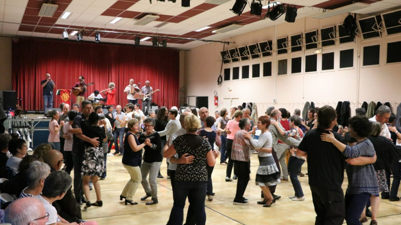 9° Trad'Oc Tomnales, danses traditionnelles