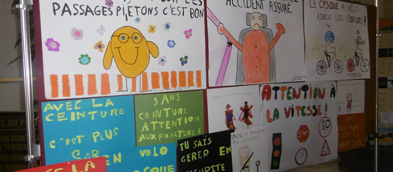 Slogans et dessins, la vision des enfants sur la sécurité routière.