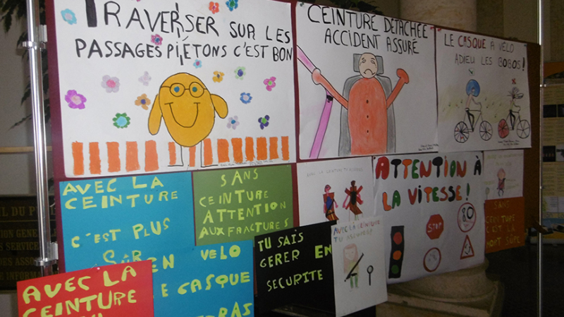 Slogans et dessins, la vision des enfants sur la sécurité routière.
