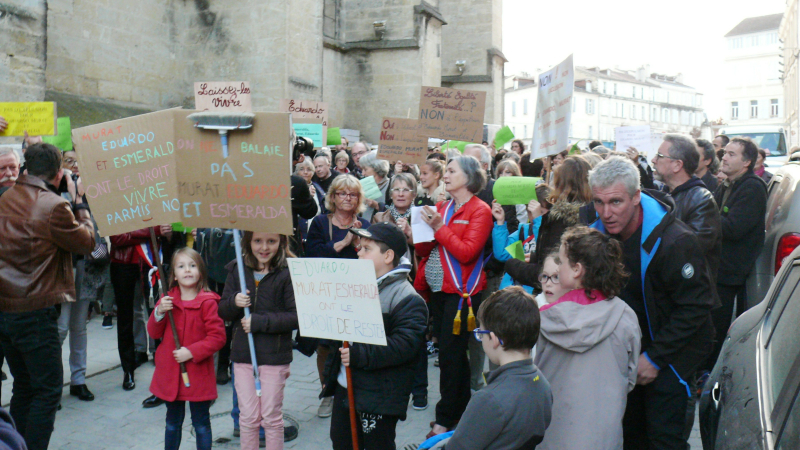 Moment de répit pour Esméralda, Eduardo et Murat