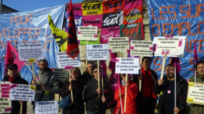 Rassemblement action symbolique Sud Solidaires pour les services publics