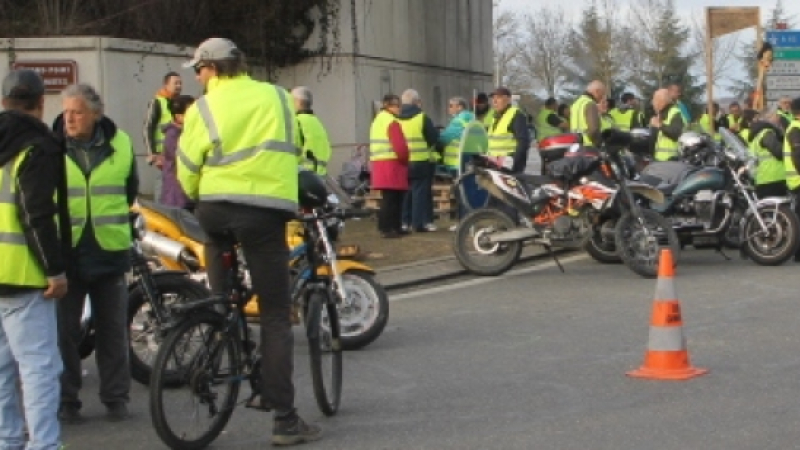 Les motards se joignent aux gilets jaunes