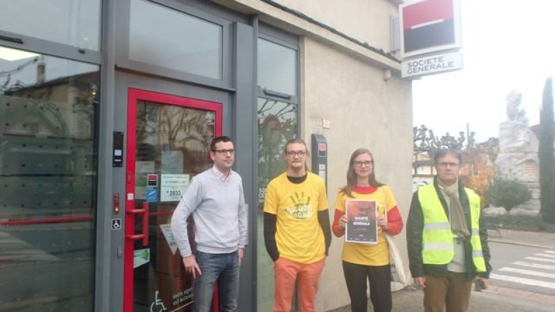 Les activistes climat vont à la rencontre des salariés de la Société Générale 