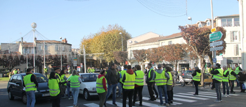 Gilets Jaunes : des menaces se précisent, les appels au calme se multiplient
