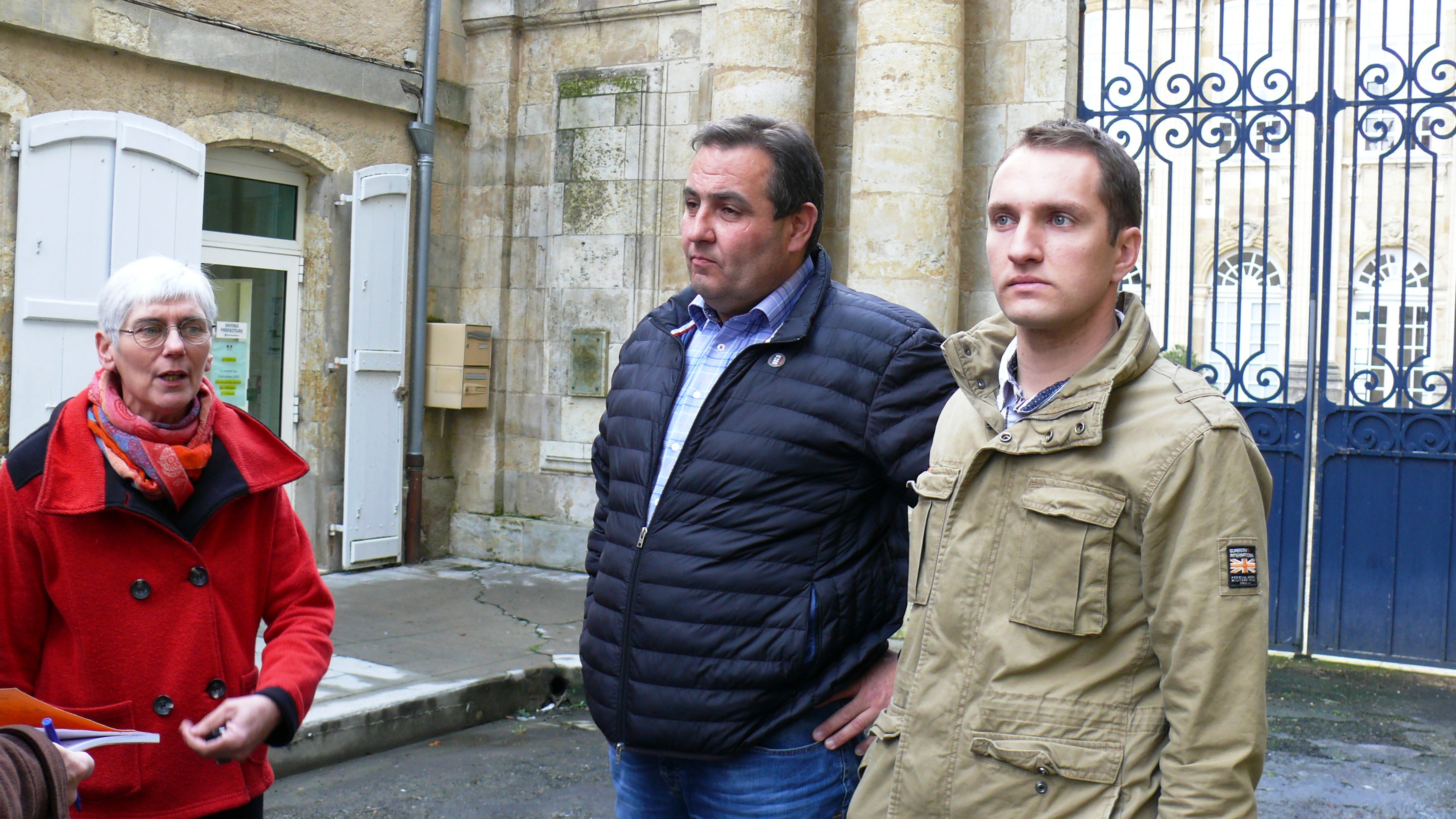 Sylvie Colas, Christian Carmona et Jérémy De Ré pour un point presse à la sortie de la réunion.