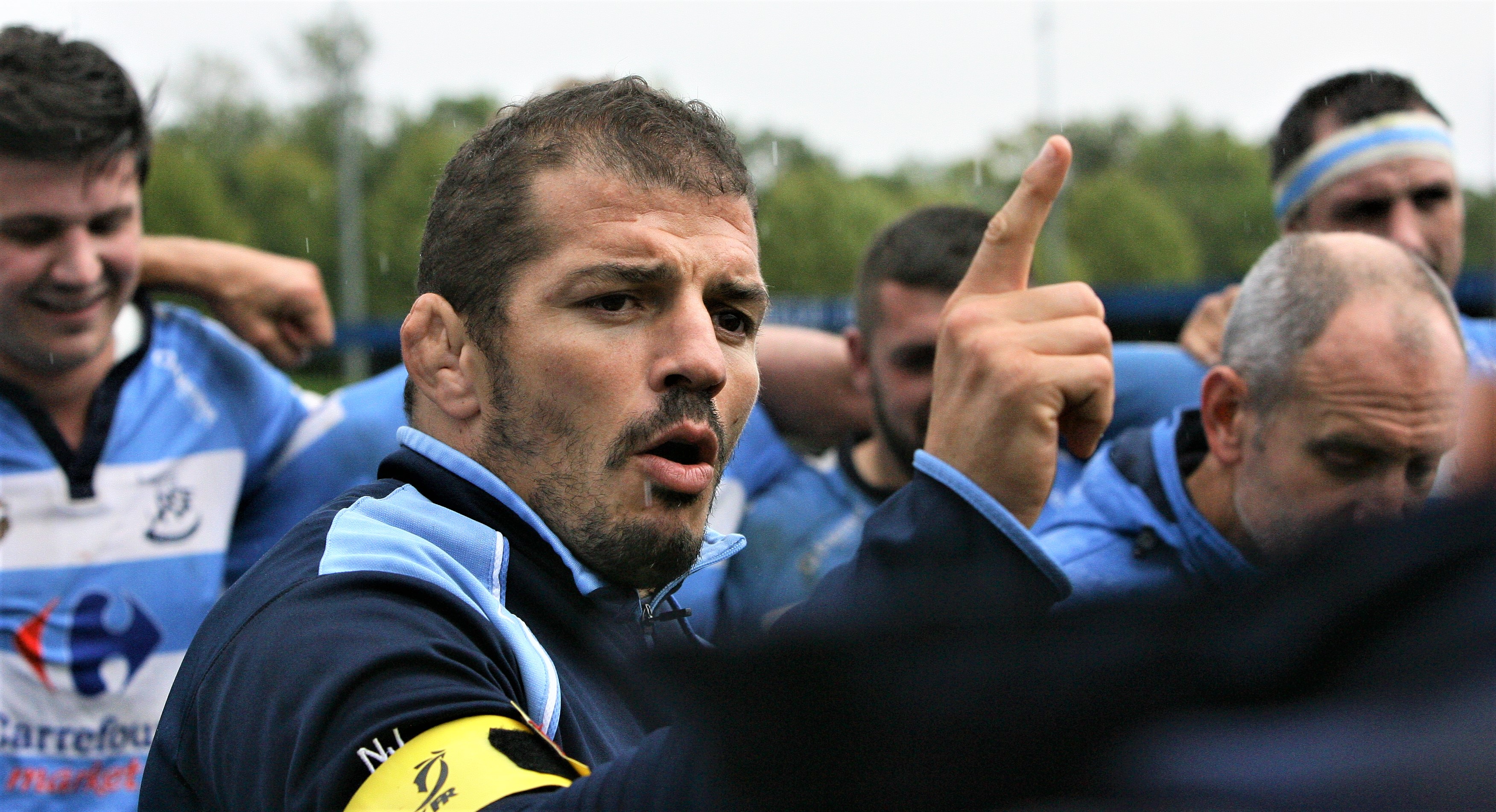 Djalil Narjissi au milieu de ses joueurs après la victoire contre Rodez (26-14) le 14 octobre dernier lors de la 6e journée de championnat.