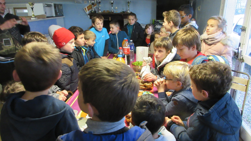 La fête pour l’école de tennis.