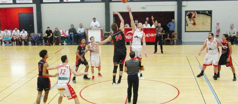 Basket : Auch, leader, a dû s'employer face aux Palois, derniers.