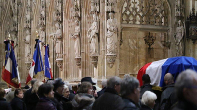 Jacques Moizan accompagné par une foule d'amis à sa dernière demeure