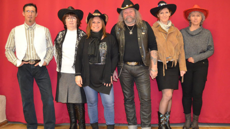 Seissan Western Line Dancevous attend