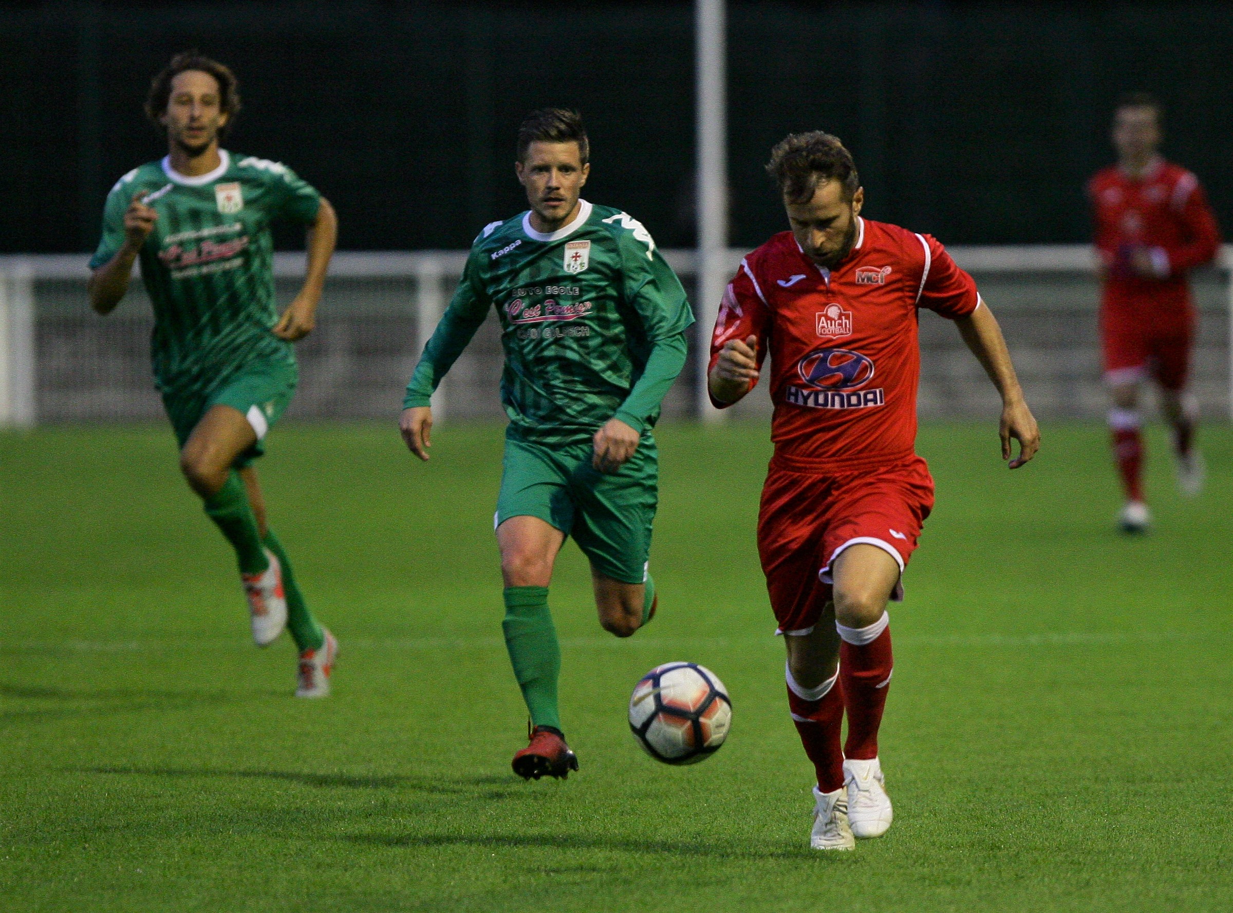 Gabriel Lannes, ici lors du match aller, à l'offensive.