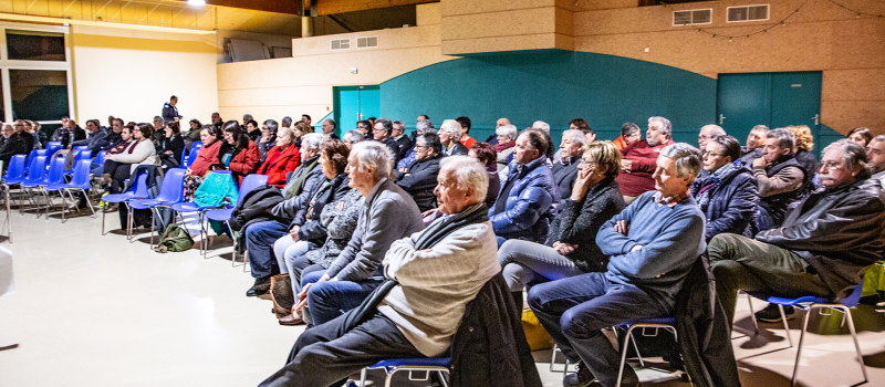 Nombreux public à la réunion Grand débat à Aignan  