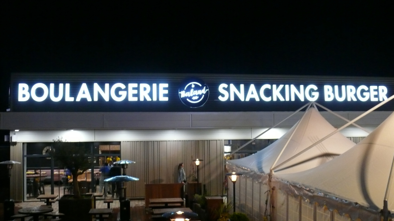 Unique en France : une boulangerie-snacking-restauration rapide bio ouvre à la zone du Grand Chêne