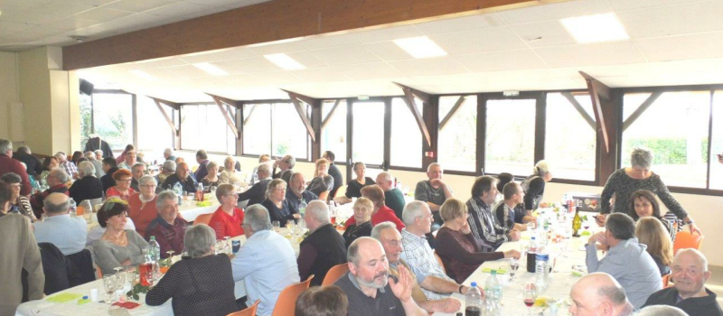 Une rose pour les grands-mères au repas de la chasse