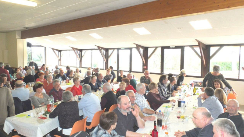 Une rose pour les grands-mères au repas de la chasse