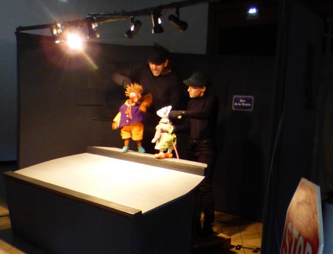 Les artistes avec leurs principaux personnages