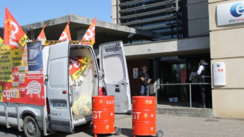 Une action «animée et colorée», ce jeudi matin, devant Pôle emploi.
