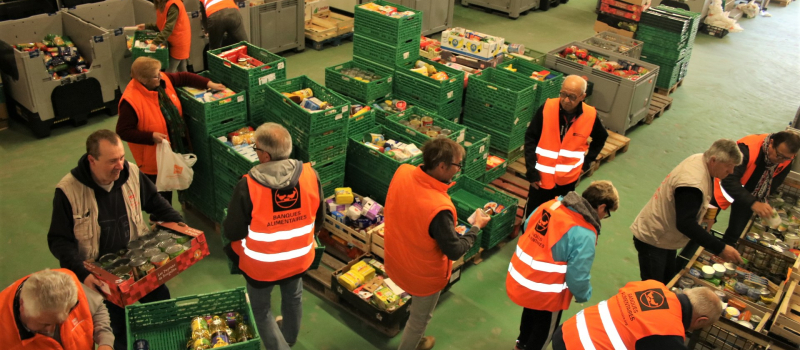 Matinée de pesage et de tri à la Banque alimentaire