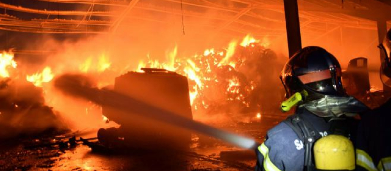 Un hangar agricole détruit par les flammes